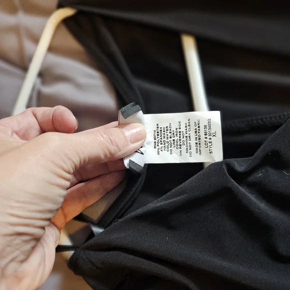 Elegant Black Dress - Picture 6 of 6